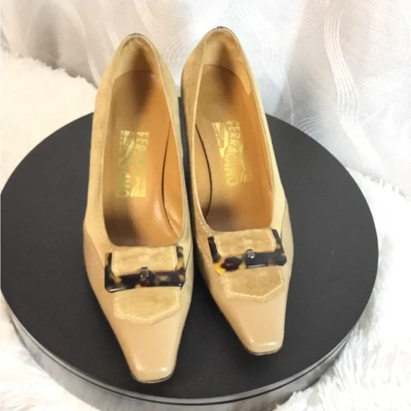 Salvatore Ferragamo Beige Leather Pointed Toe Pumps - Picture 5 of 9